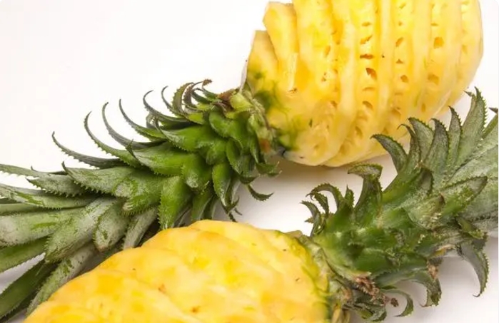 菠萝怎么吃？菠萝要怎么挑选？菠萝的功效与作用禁忌有哪些？
